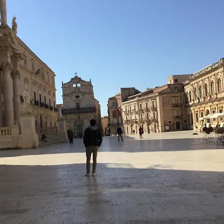 Lägenhet La Boheme Di Ortigia Luxury Syrakusa